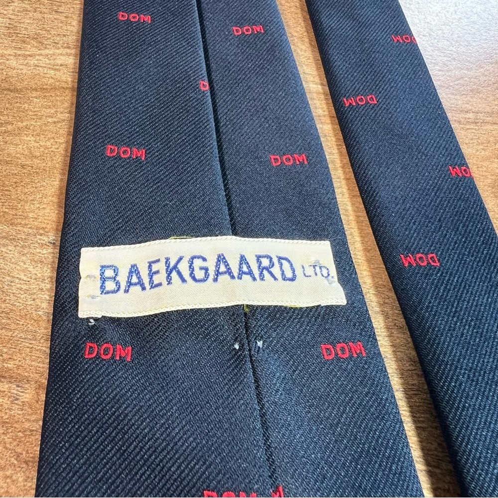 Baekgaard - PEEK-A-BOO Blonde Risqué Pin-up Model Navy Inconspicuous Tie - Picture 4 of 12